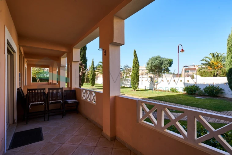 Apartamento T2 para Venda em Quarteira Foto 13