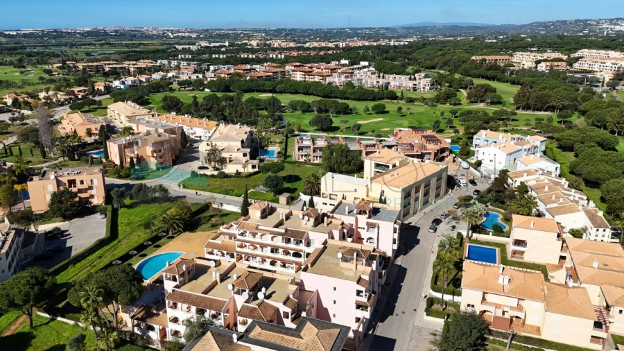 Apartamento T2 para Venda em Quarteira Foto 40