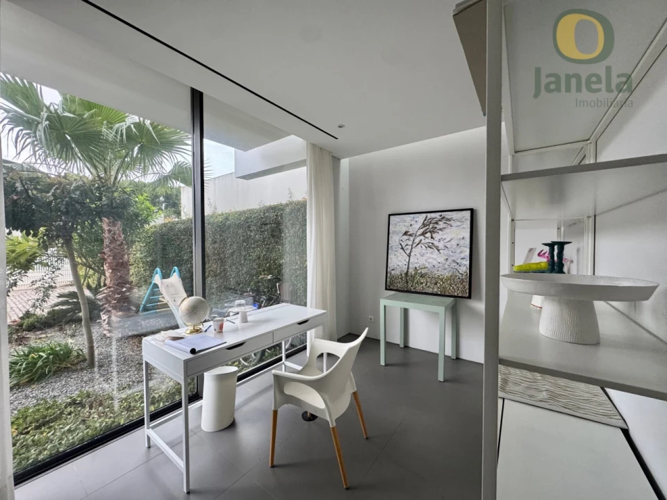 Moradia T4 para Venda em Quarteira Foto 4