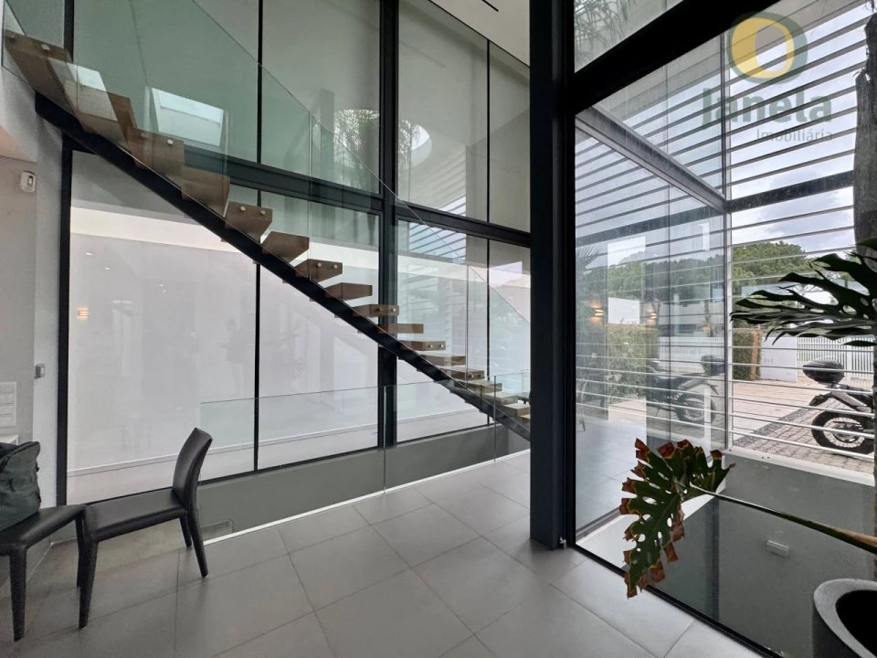 Moradia T4 para Venda em Quarteira Foto 6