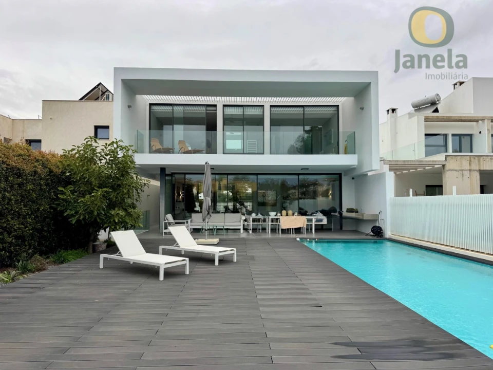 Moradia T4 para Venda em Quarteira Foto 2