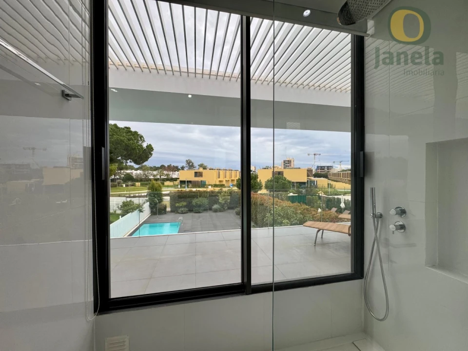 Moradia T4 para Venda em Quarteira Foto 13