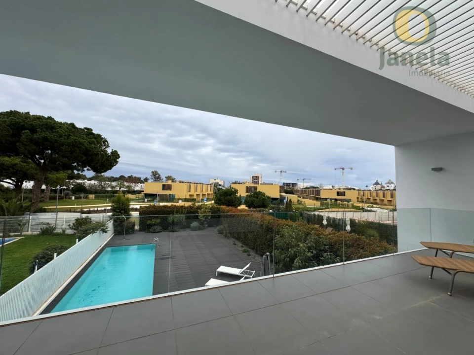 Moradia T4 para Venda em Quarteira Foto 15