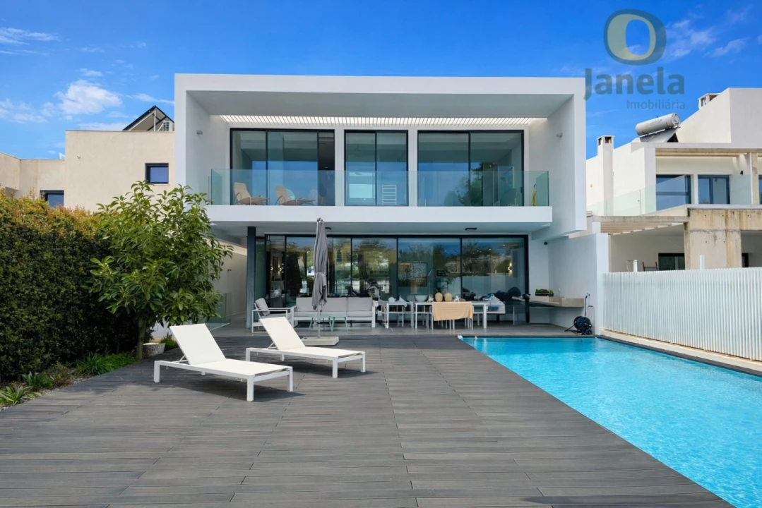 Moradia T4 para Venda em Quarteira Foto 1