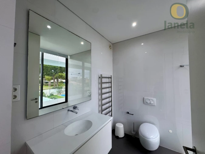 Moradia T4 para Venda em Quarteira Foto 12