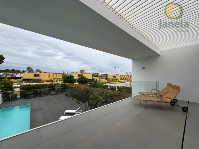 Moradia T4 para Venda em Quarteira Foto 16