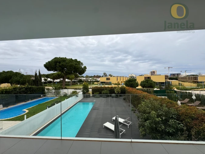 Moradia T4 para Venda em Quarteira Foto 17