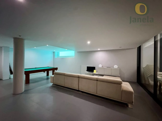 Moradia T4 para Venda em Quarteira Foto 29