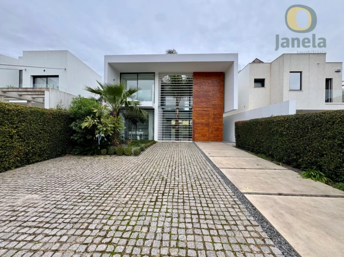 Moradia T4 para Venda em Quarteira Foto 41