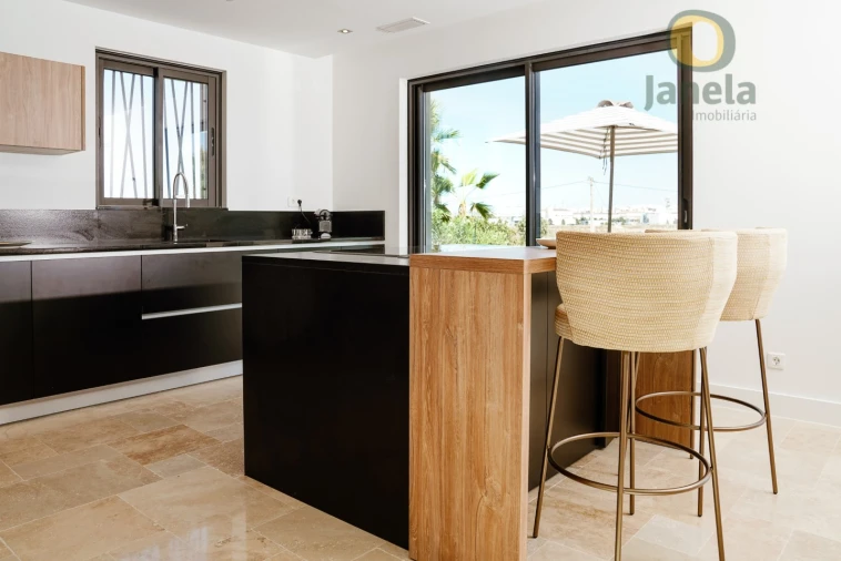 Moradia T4 para Venda em Montenegro Foto 16