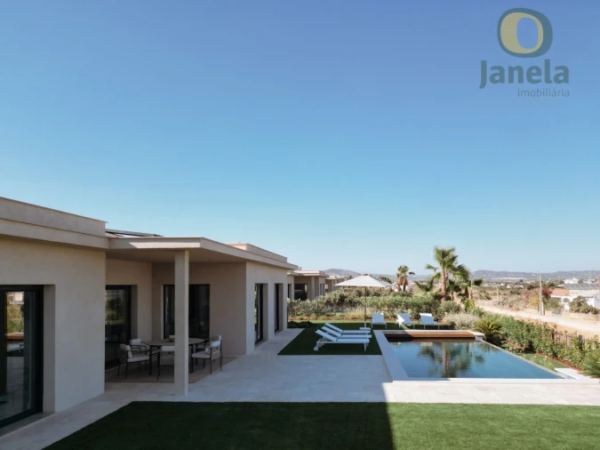 Moradia T4 para Venda em Montenegro