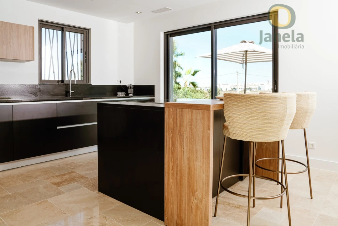 Moradia T5 para Venda em Montenegro Foto 13