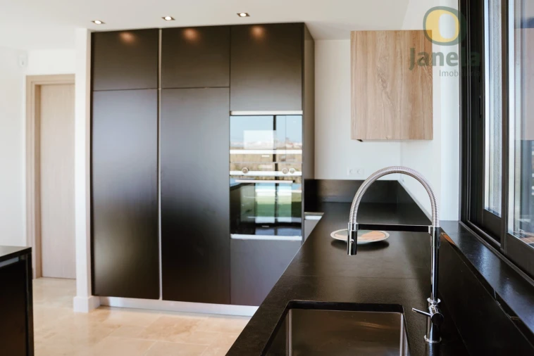 Moradia T5 para Venda em Montenegro Foto 15