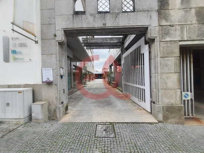 Garagem para Arrendamento em Santa Maria Maior e Monserrate e Meadela Foto 12