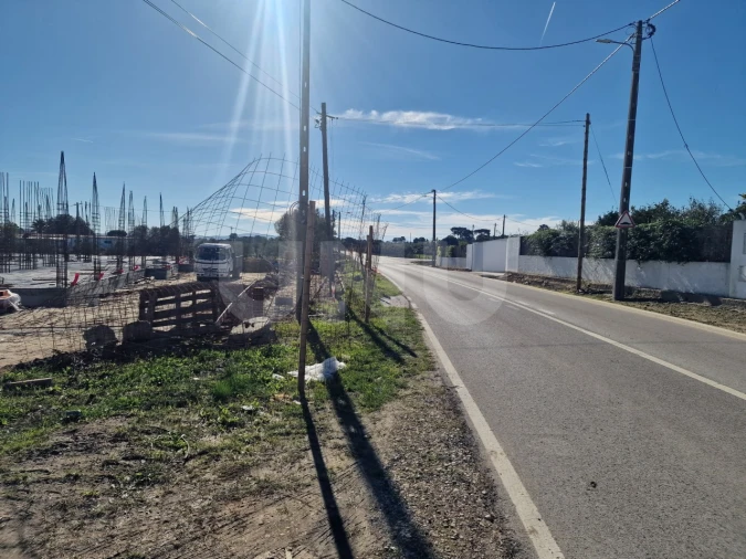 Moradia T4 para Venda em Sarilhos Grandes Foto 18