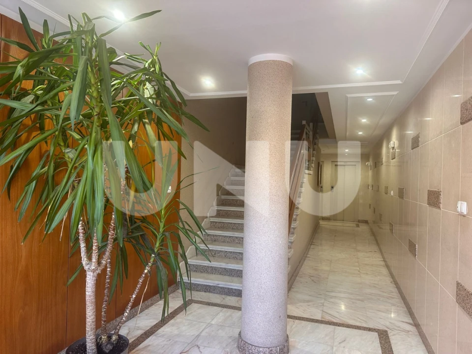 Apartamento T2 para Arrendamento em Algés, Linda-A-Velha e Cruz Quebrada-Dafundo Foto 19