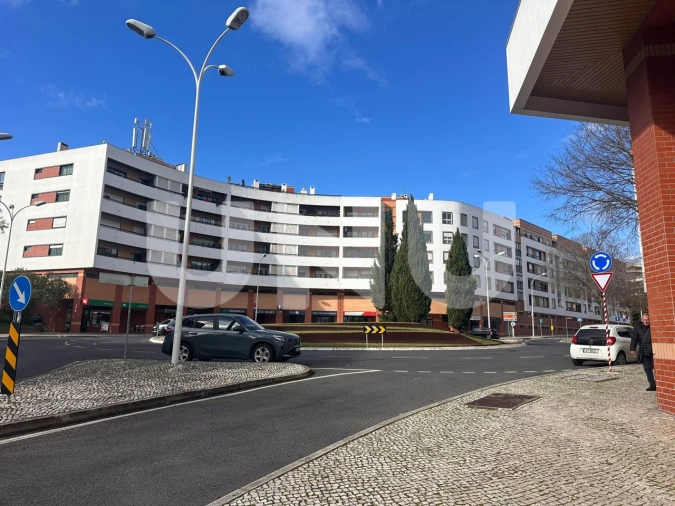 Apartamento T2 para Arrendamento em Algés, Linda-A-Velha e Cruz Quebrada-Dafundo Foto 18