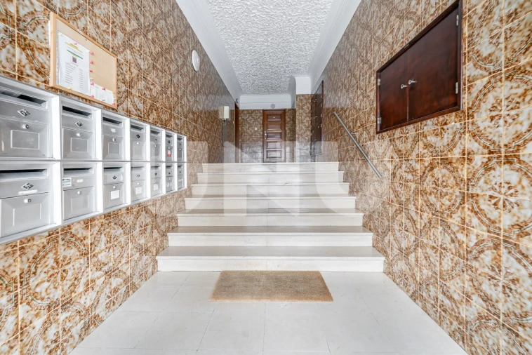 Apartamento T2 para Venda em Algés, Linda-A-Velha e Cruz Quebrada-Dafundo Foto 1