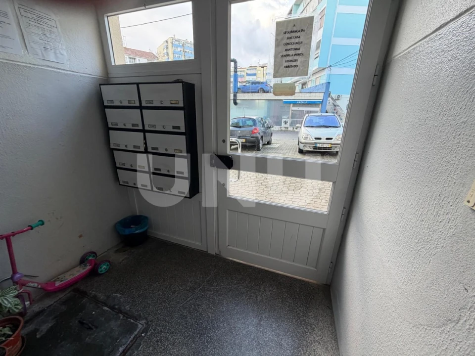 Apartamento T3 para Venda em Laranjeiro e Feijó Foto 18