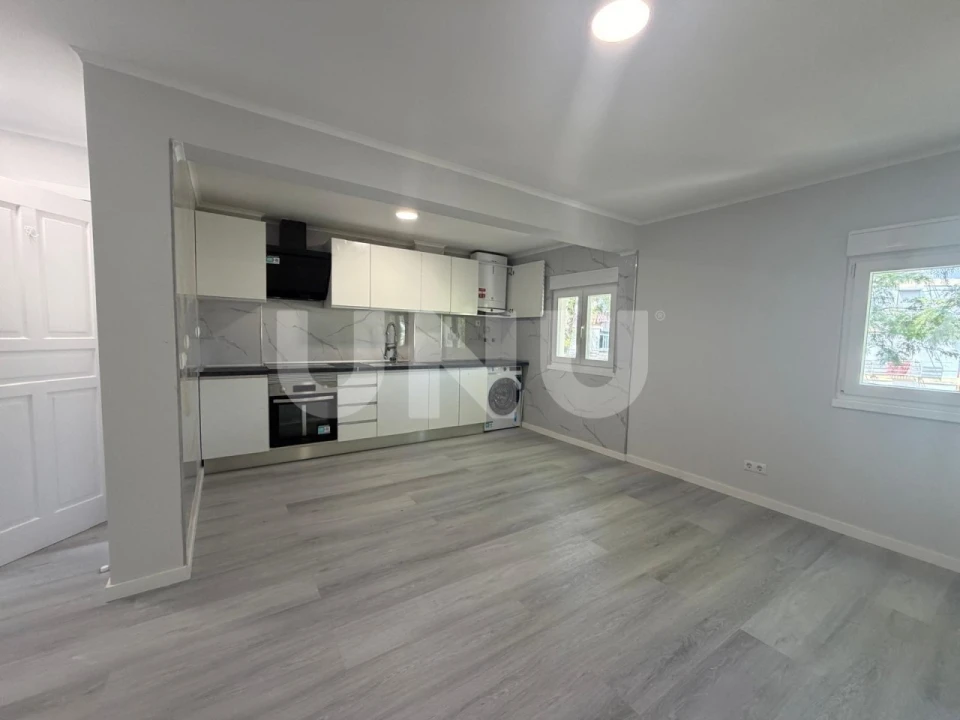 Apartamento T3 para Venda em Laranjeiro e Feijó Foto 3