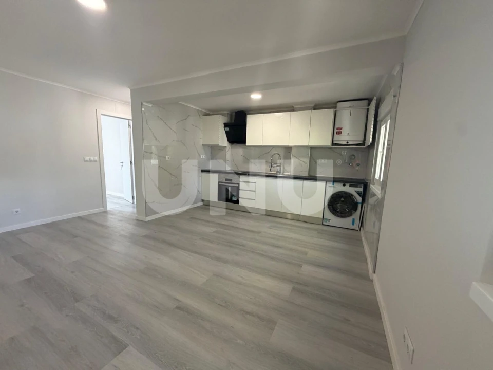 Apartamento T3 para Venda em Laranjeiro e Feijó Foto 1