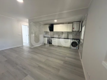 Apartamento T3 para Venda em Laranjeiro e Feijó