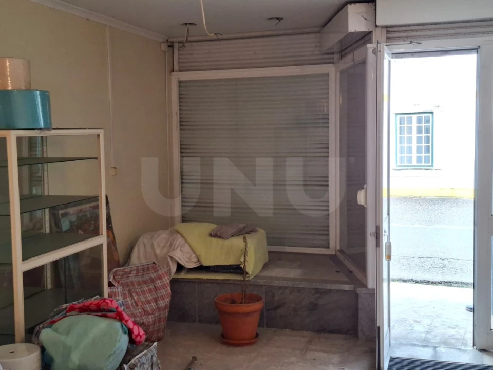 Loja para Venda em Dois Portos e Runa Foto 10