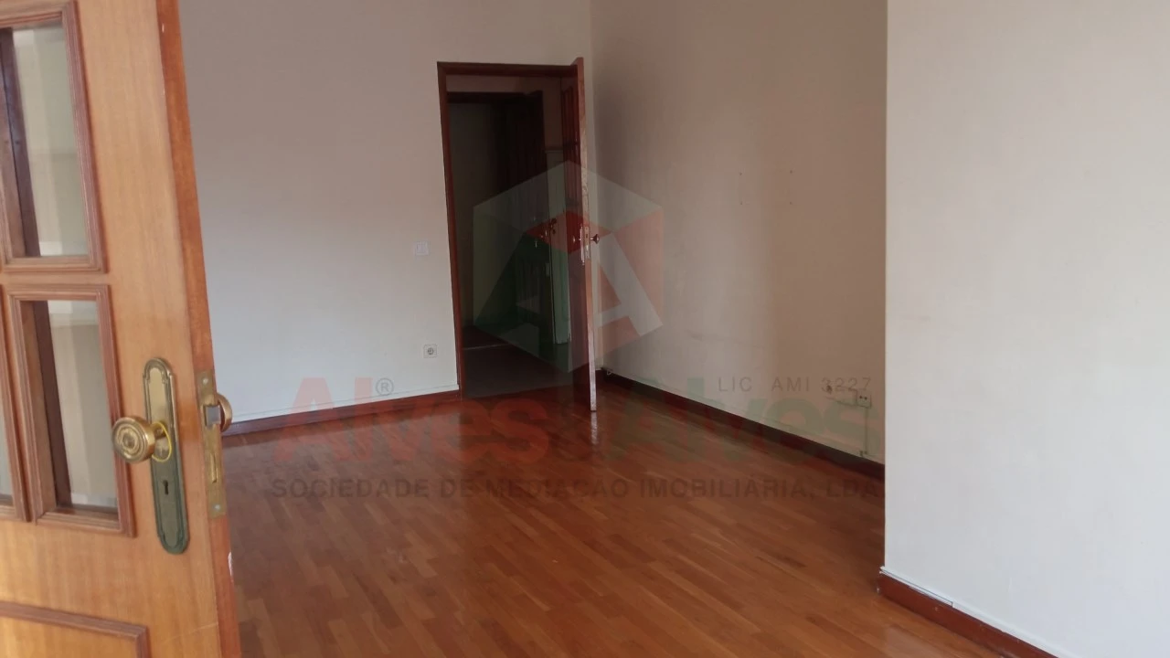 Apartamento T2 para Venda em Cidade da Maia Foto 4