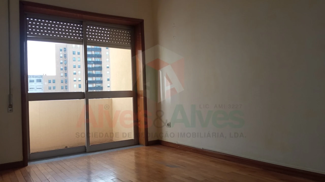 Apartamento T2 para Venda em Cidade da Maia Foto 9