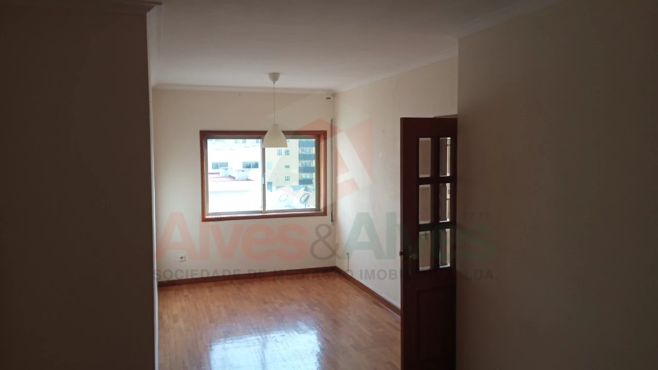 Apartamento T2 para Venda em Cidade da Maia Foto 3