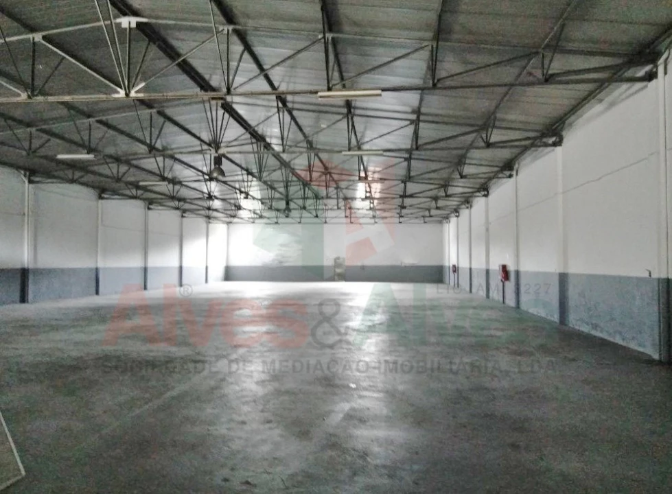 Armazém para Arrendamento em Cidade da Maia Foto 2