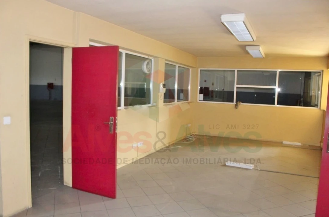 Armazém para Arrendamento em Cidade da Maia Foto 3
