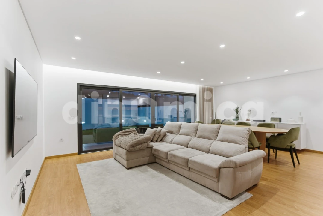 Moradia T3 para Venda em Antas e Abade de Vermoim Foto 2