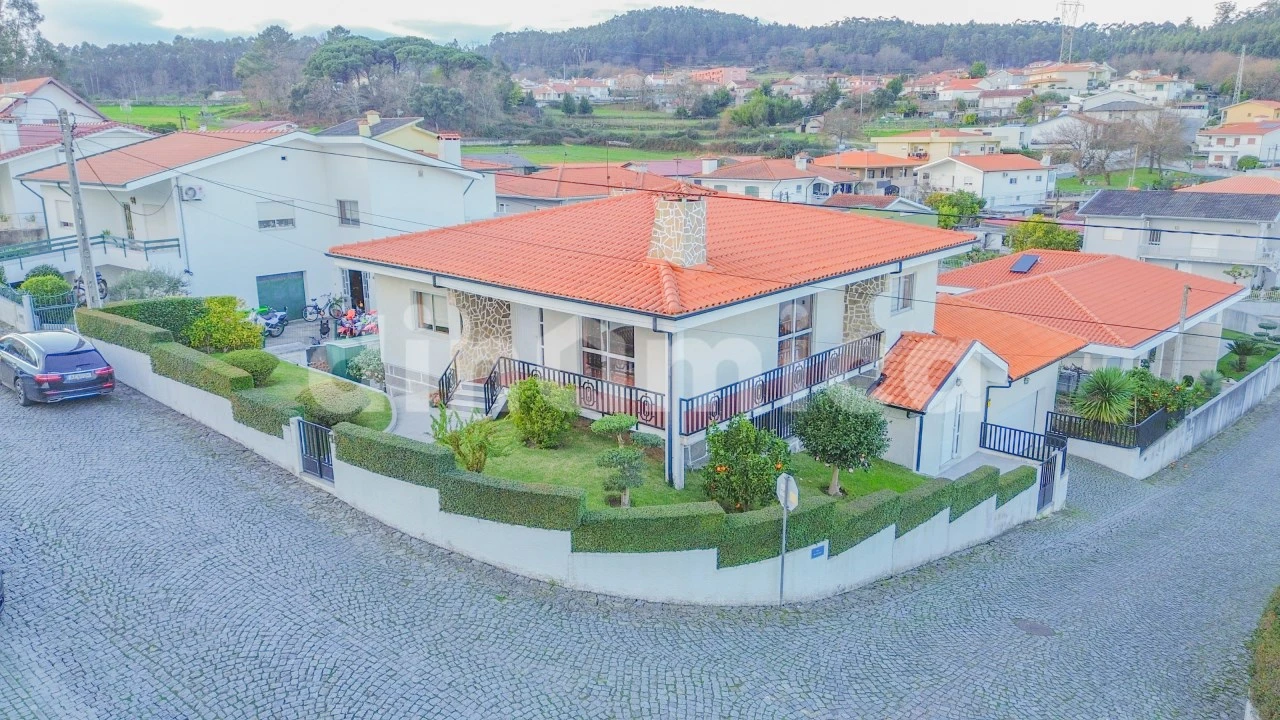 Moradia T4 para Venda em Oliveira (São Mateus) Foto 1