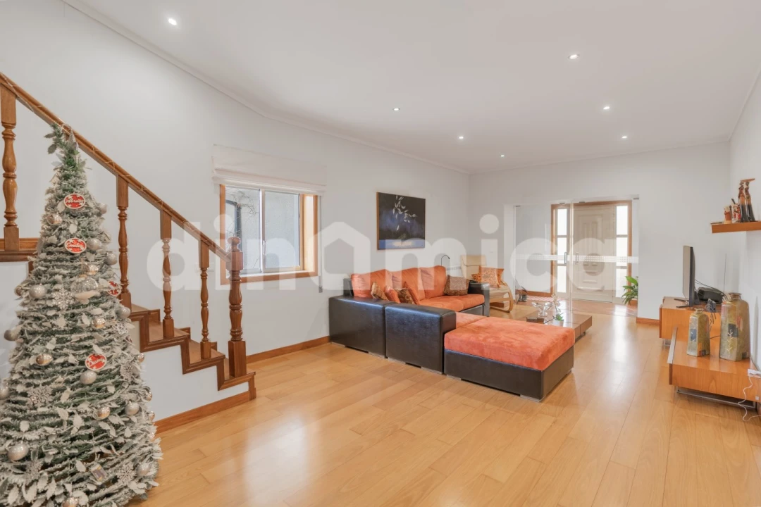 Moradia T4 para Venda em Oliveira (São Mateus) Foto 6