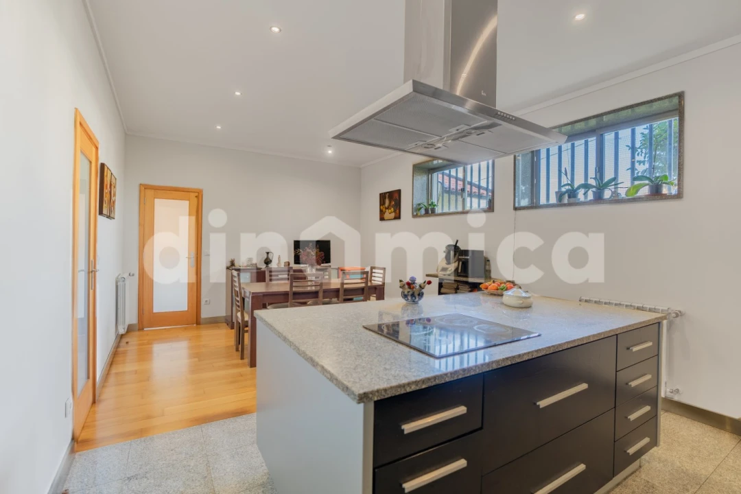 Moradia T4 para Venda em Oliveira (São Mateus) Foto 11