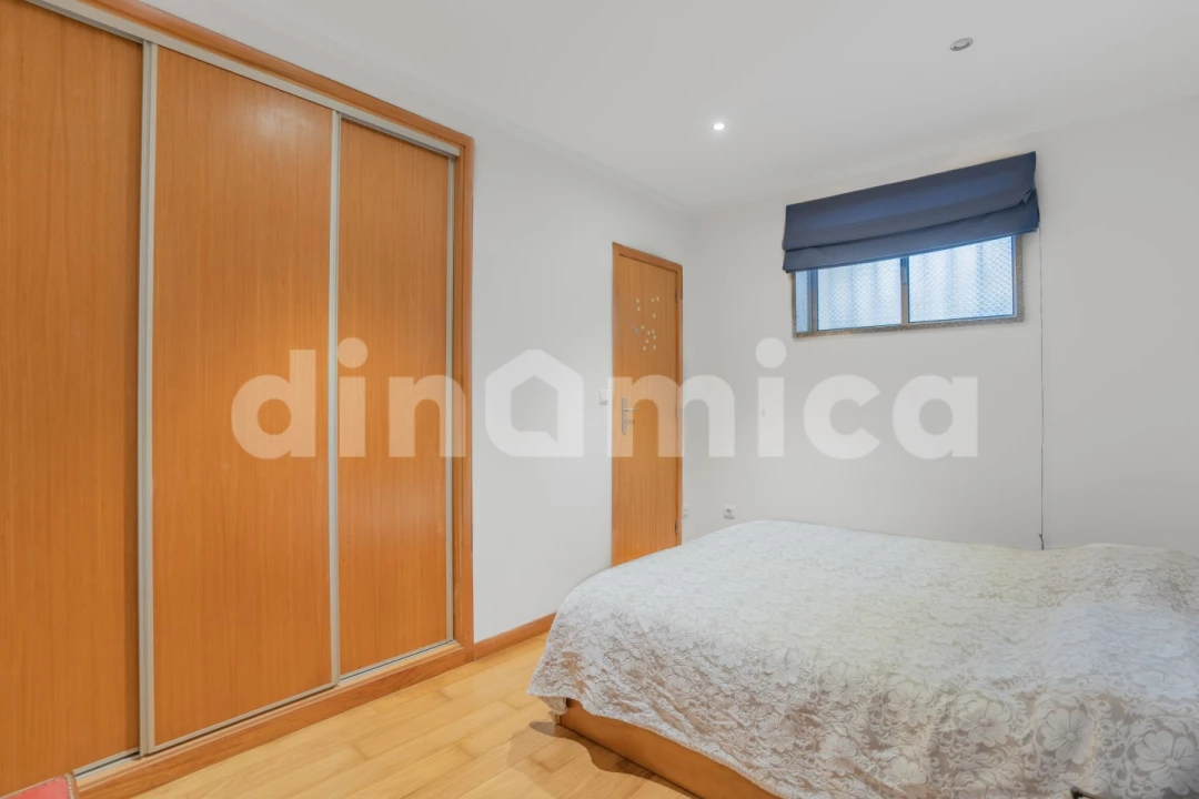 Moradia T4 para Venda em Oliveira (São Mateus) Foto 13