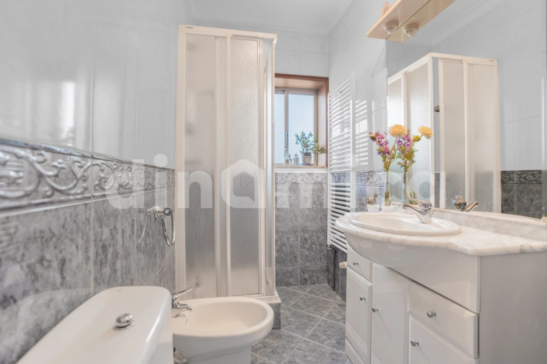 Moradia T4 para Venda em Oliveira (São Mateus) Foto 23