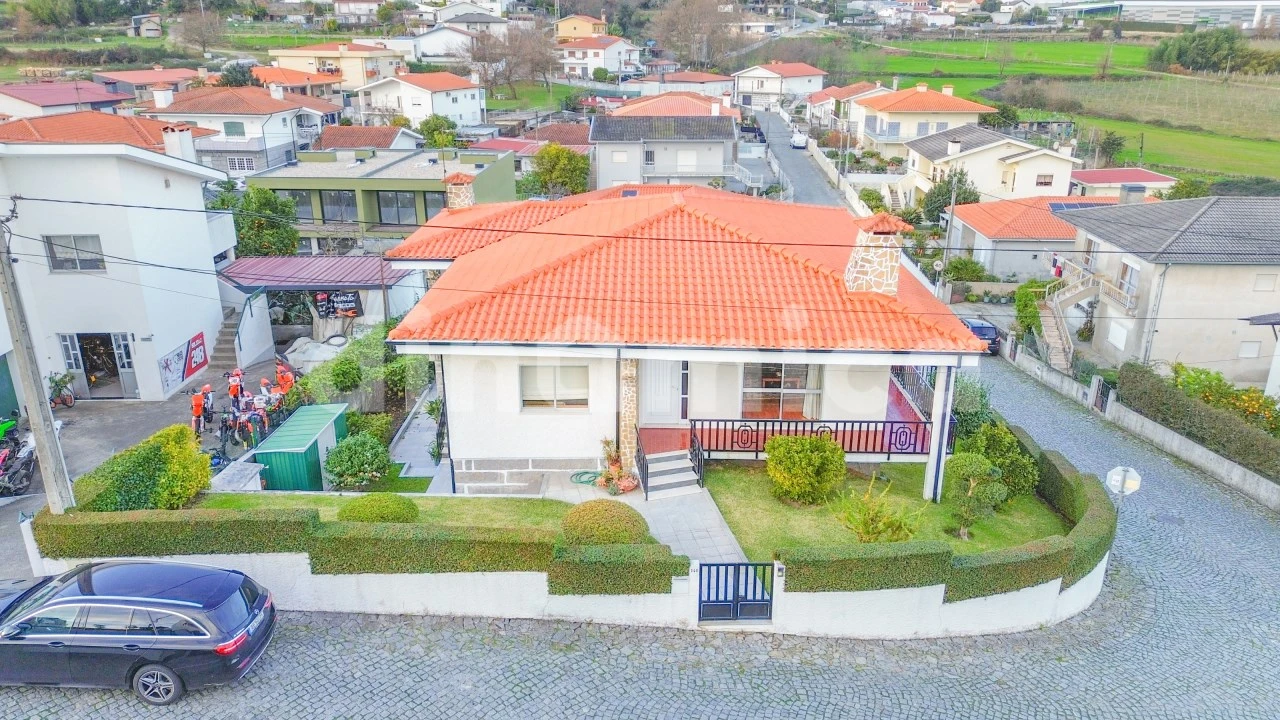 Moradia T4 para Venda em Oliveira (São Mateus) Foto 2