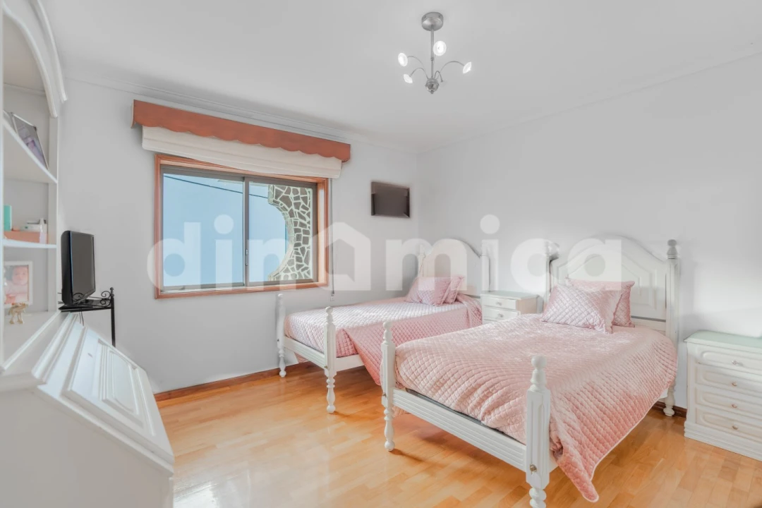 Moradia T4 para Venda em Oliveira (São Mateus) Foto 24