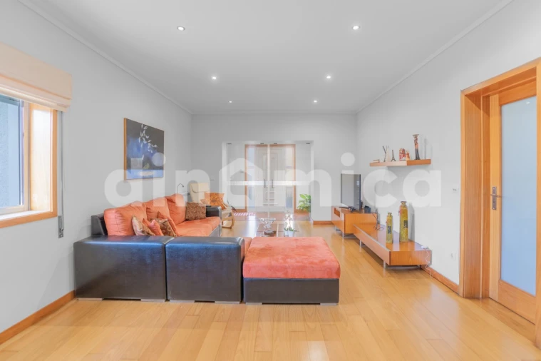 Moradia T4 para Venda em Oliveira (São Mateus) Foto 7