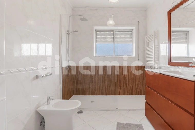 Moradia T4 para Venda em Oliveira (São Mateus) Foto 21