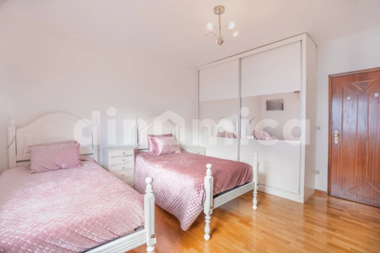 Moradia T4 para Venda em Oliveira (São Mateus) Foto 25