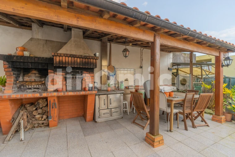 Moradia T4 para Venda em Oliveira (São Mateus) Foto 31