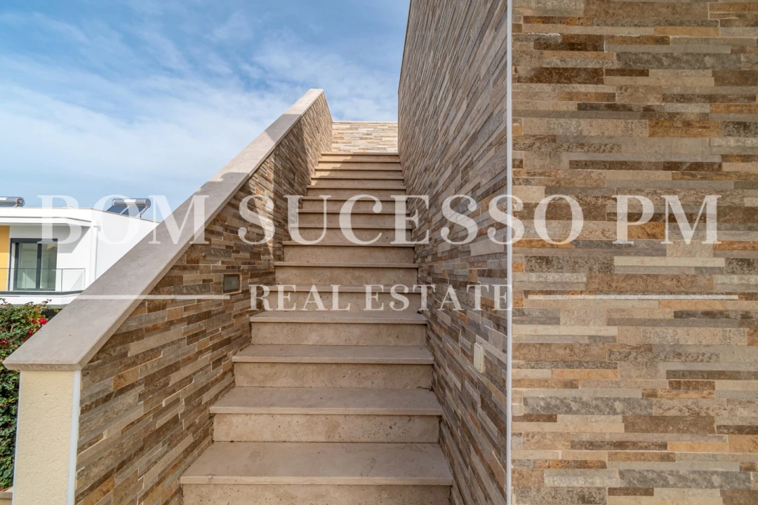 Moradia T4 para Venda em Vau Foto 18