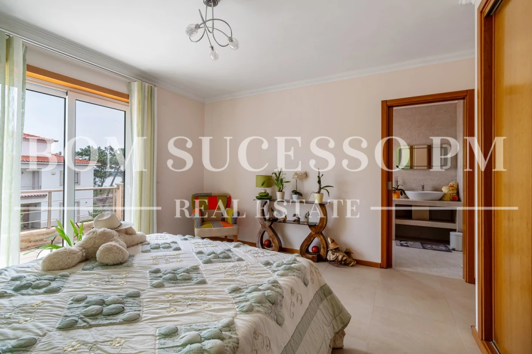 Moradia T4 para Venda em Vau Foto 43