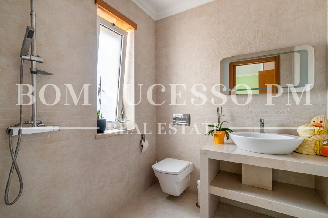 Moradia T4 para Venda em Vau Foto 44