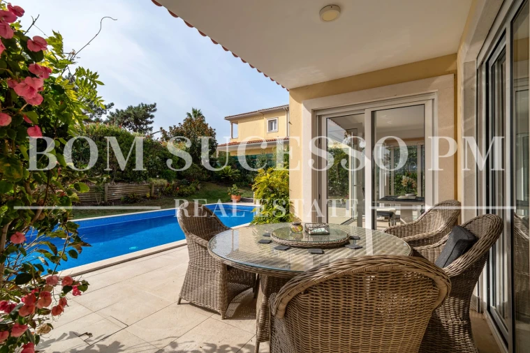 Moradia T4 para Venda em Vau Foto 11