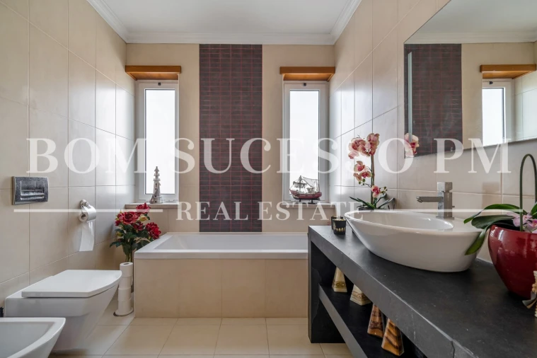 Moradia T4 para Venda em Vau Foto 33