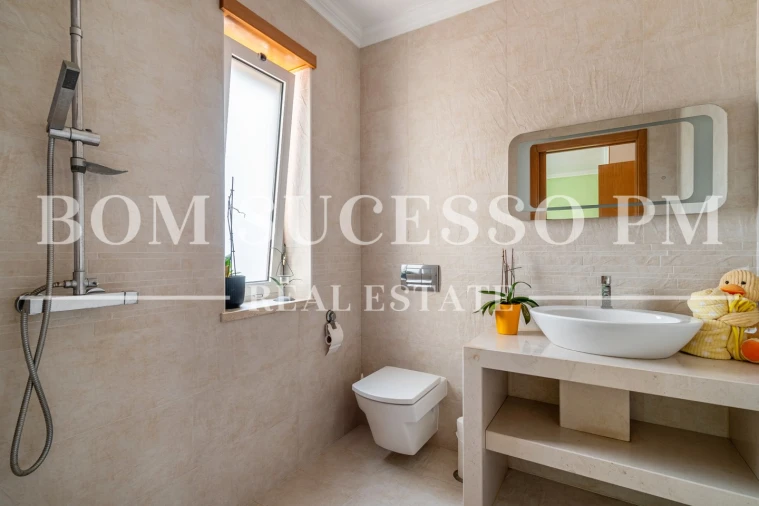 Moradia T4 para Venda em Vau Foto 44